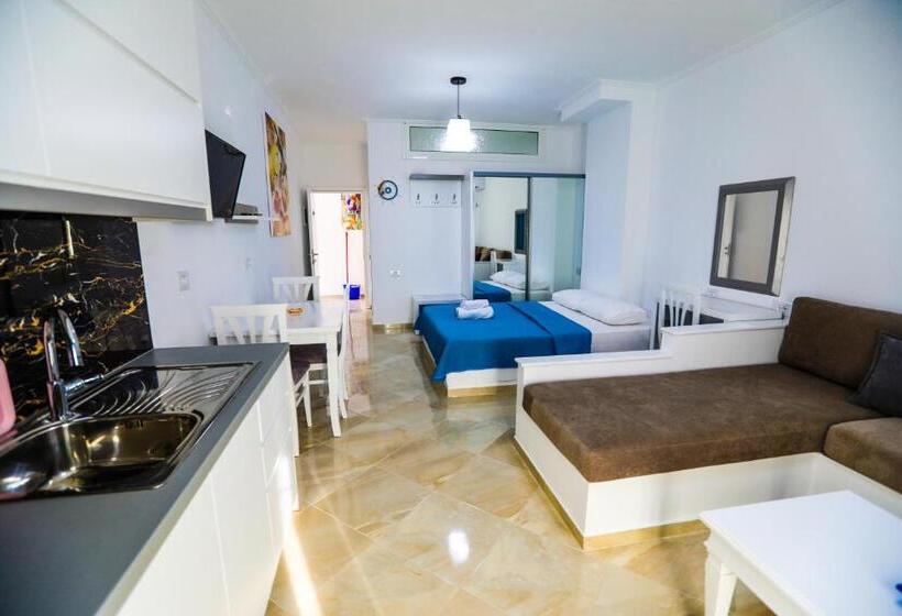 Delüks Üç Kişilik Oda, Vila Enxhi