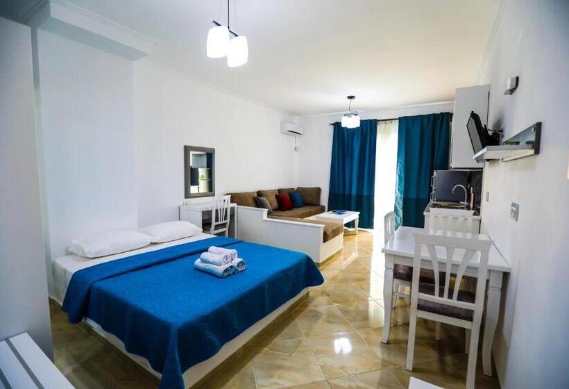 Delüks Üç Kişilik Oda, Vila Enxhi