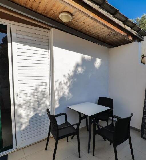 Delüks Oda, Vila Enxhi