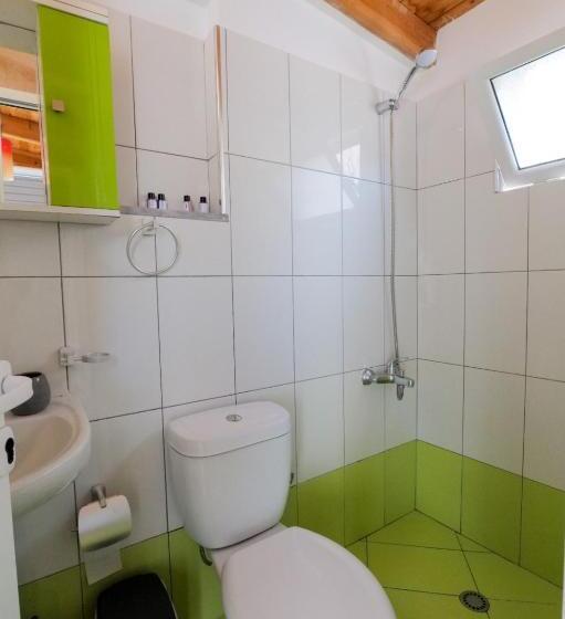 Delüks Oda, Vila Enxhi