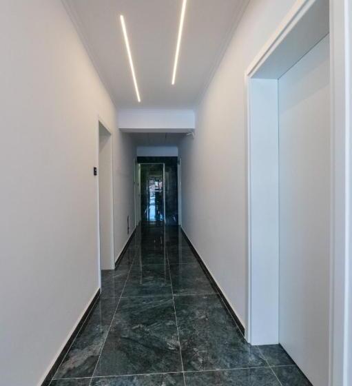 Delüks Oda, Vila Enxhi