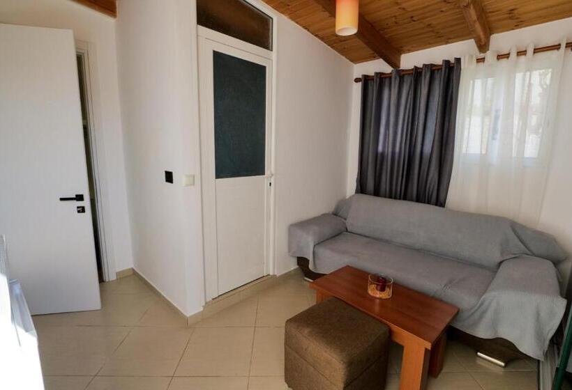 Delüks Oda, Vila Enxhi