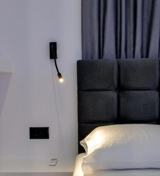 Delüks Oda, Vila Enxhi