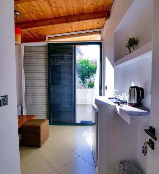 Delüks Oda, Vila Enxhi