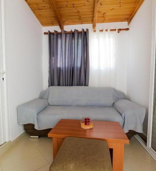 Delüks Oda, Vila Enxhi