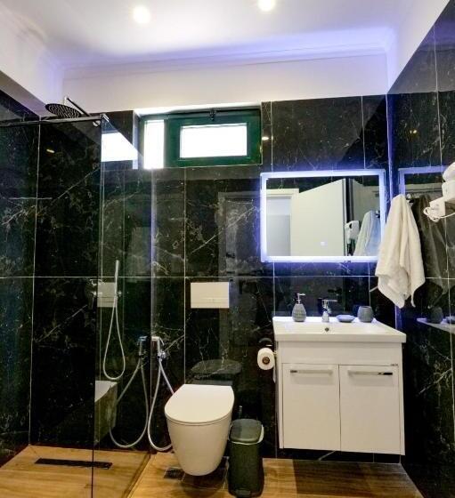 Delüks Oda, Vila Enxhi