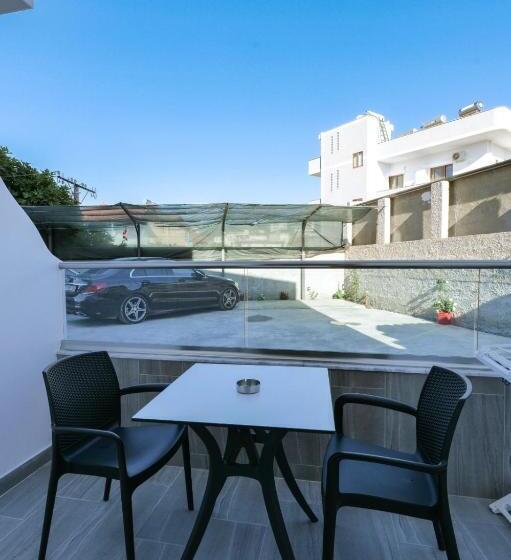 Delüks Oda, Vila Enxhi