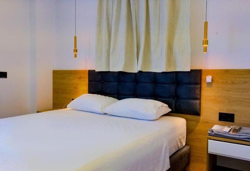 Delüks Oda, Vila Enxhi