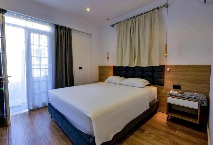 Delüks Oda, Vila Enxhi