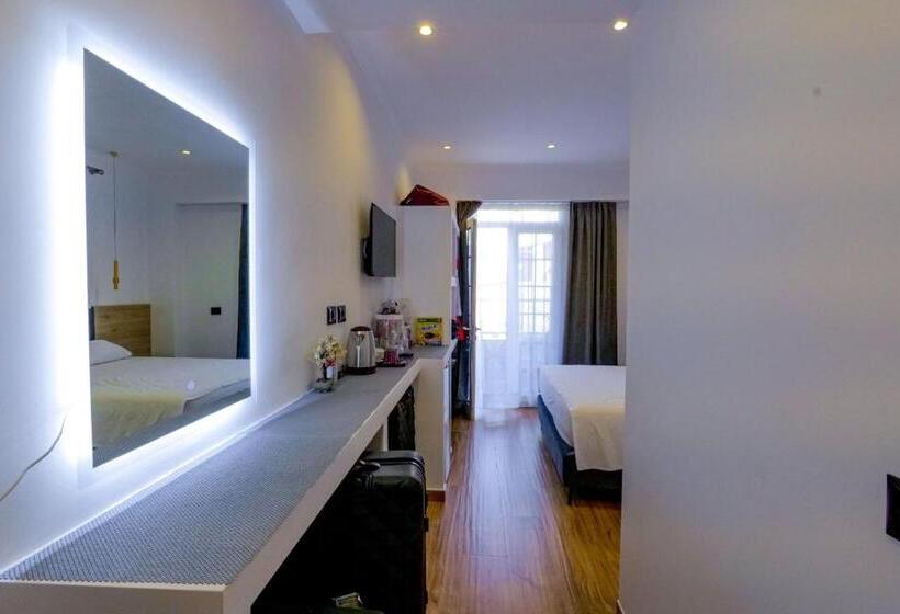 Delüks Oda, Vila Enxhi