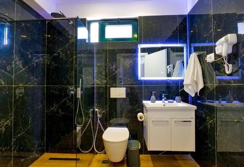 Delüks Oda, Vila Enxhi