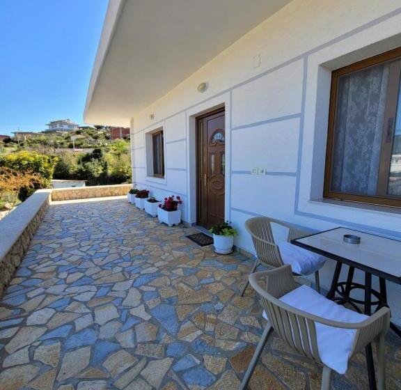 חדר משפחתי, Guesthouse Redilka