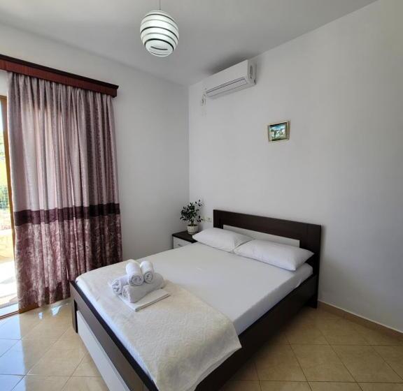 اتاق استاندارد چهارنفره با بالکن, Guesthouse Redilka