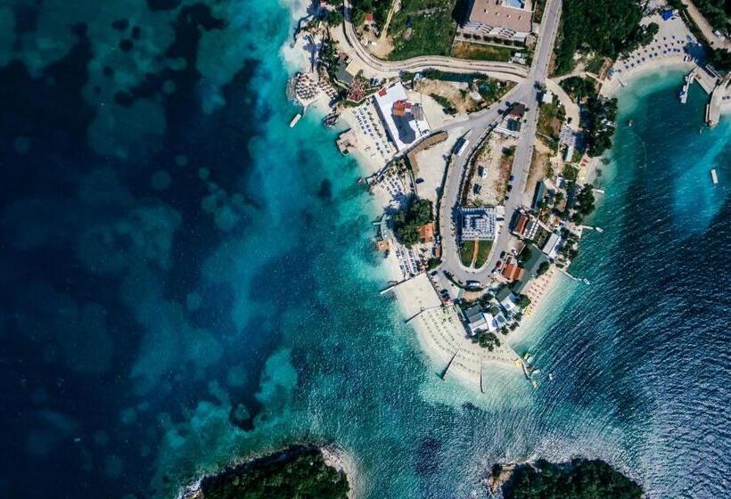 חדר לארבעה סטנדרטי עם מרפסת, Guesthouse Redilka