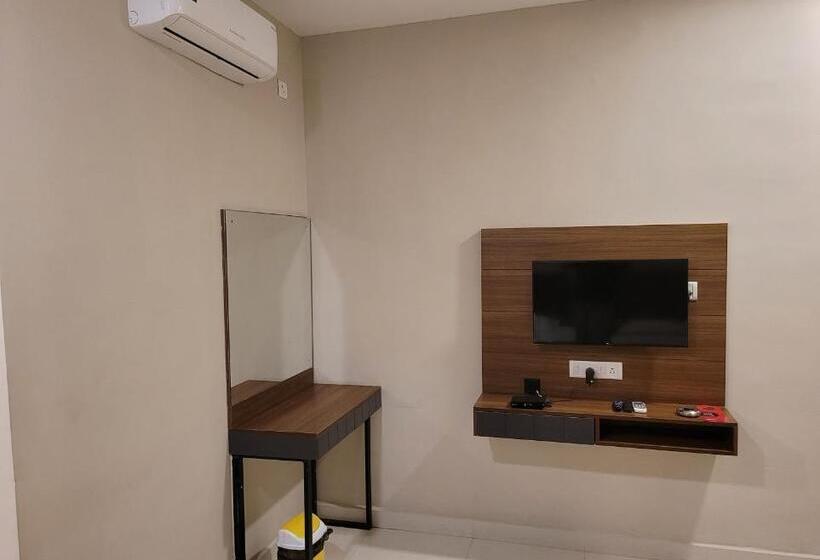 标准三人间, M Square