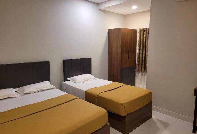 标准三人间, M Square