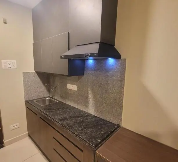 Studio Deluxe, M Square