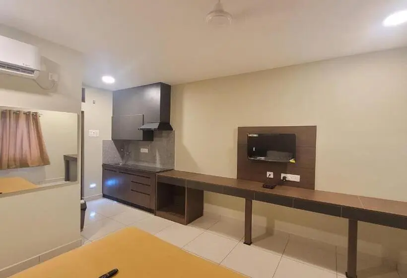 Studio Deluxe, M Square