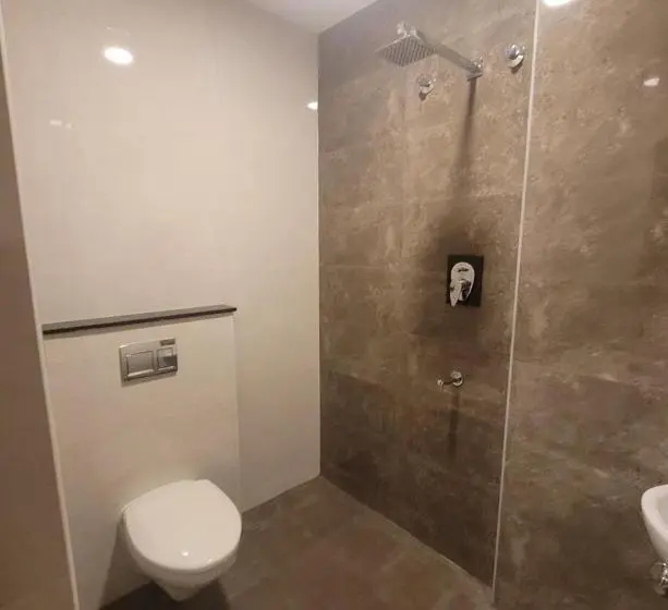 Studio Deluxe, M Square