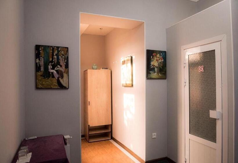 غرفة ديلوكس, Old Radio Hostel