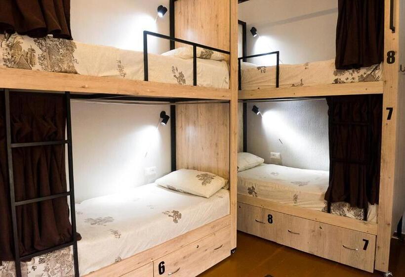 سرير فى غرفة مشتركه, Old Radio Hostel