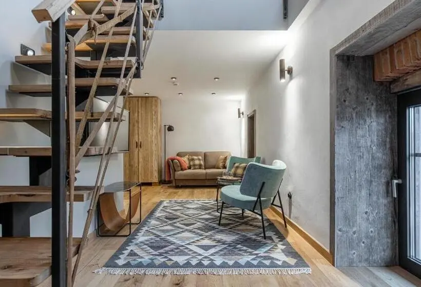 سوئیت جونیور با چشم‌انداز کوهستان, Das Fort Boutique
