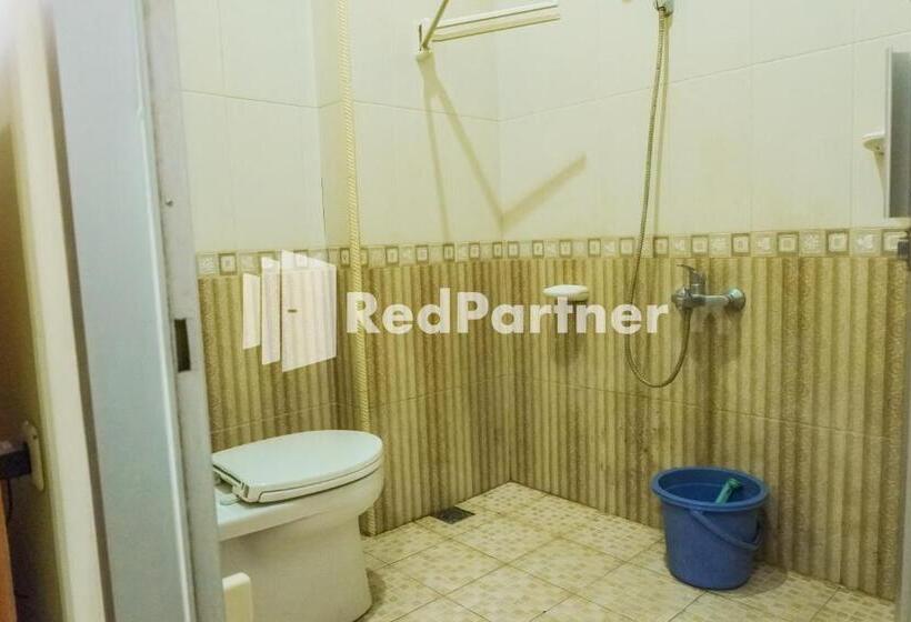 Номер Deluxe, Grand Kembar Hotel Mitra Reddoorz