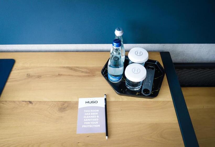 스탠다드 룸, Hugo