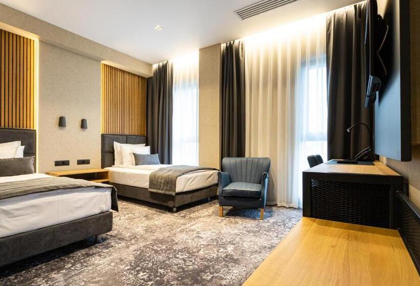 스탠다드 룸, Hugo