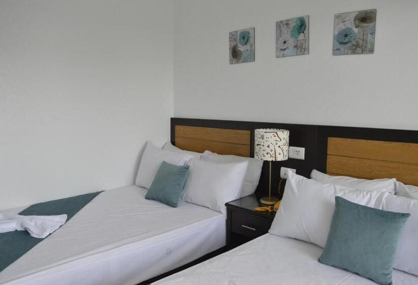 اتاق لوکس با بالکن و چشمانداز دریا, Nile View Inn