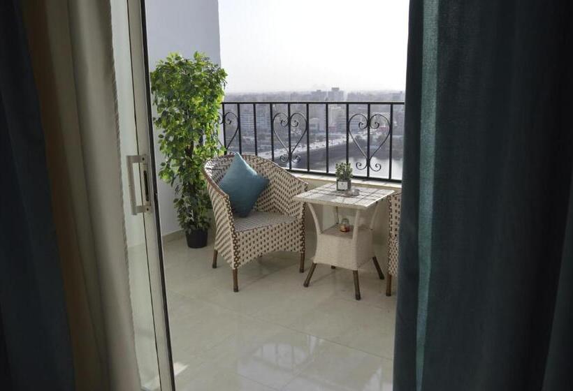 اتاق لوکس با بالکن و چشمانداز دریا, Nile View Inn