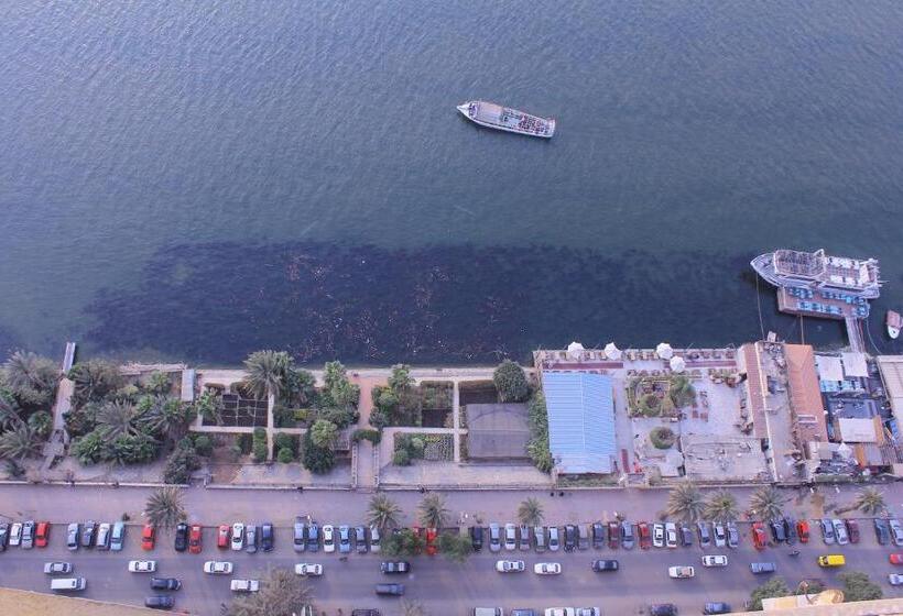 اتاق لوکس با بالکن و چشمانداز دریا, Nile View Inn