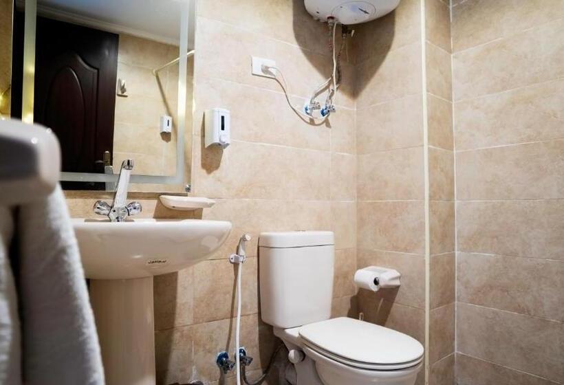 اتاق لوکس با بالکن و چشمانداز دریا, Nile View Inn