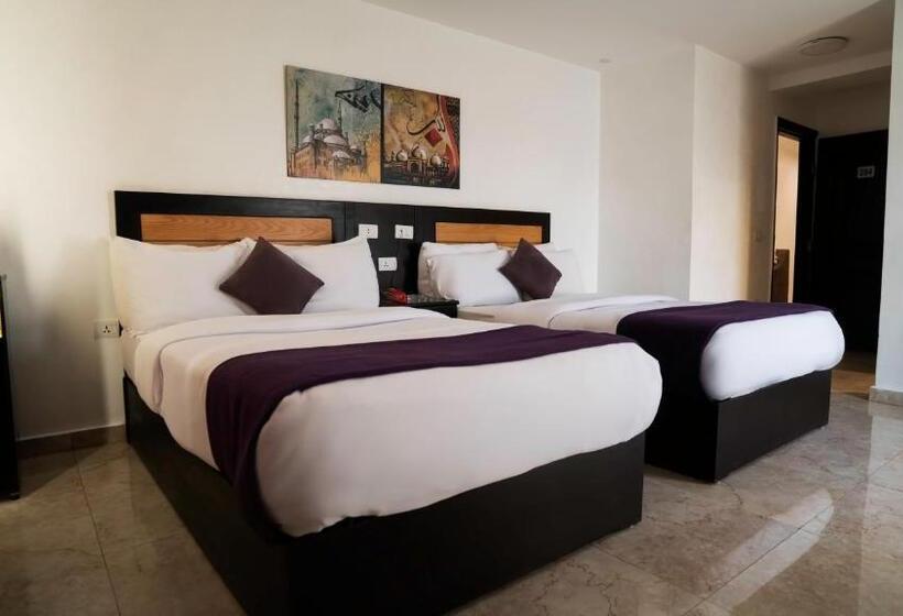 اتاق لوکس با بالکن و چشمانداز دریا, Nile View Inn