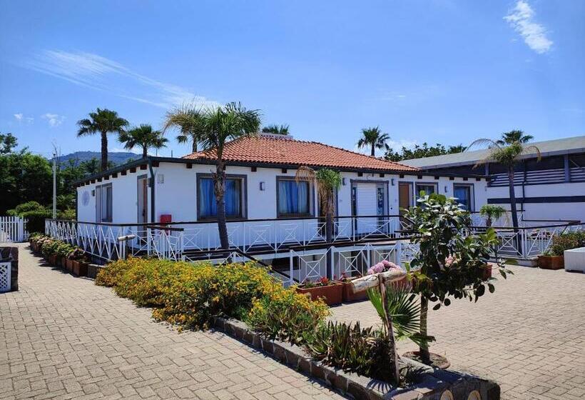 스탠다드 룸, Le Mandrelle Beach Resort