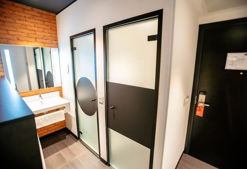 סוויטה, Onomo Hotel Kampala