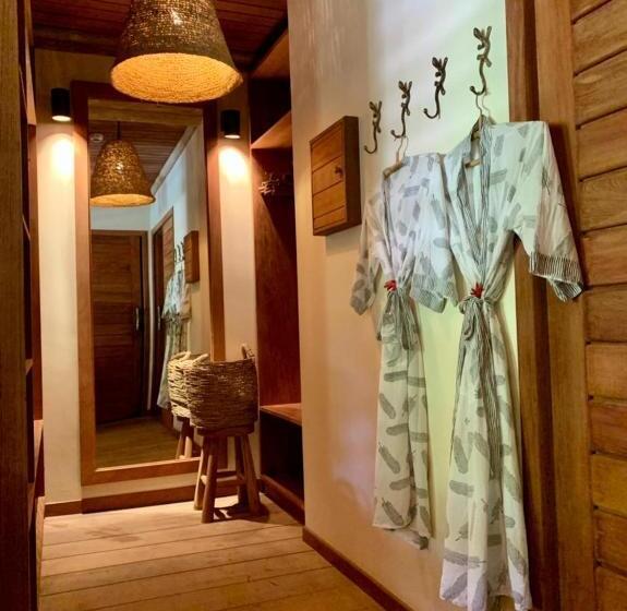 بانگلوی استاندارد, Filha Da Lua Ecolodge