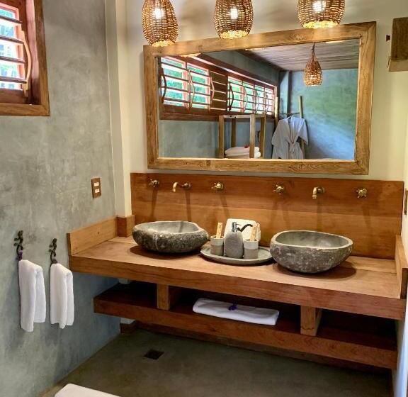 بانگلوی استاندارد, Filha Da Lua Ecolodge