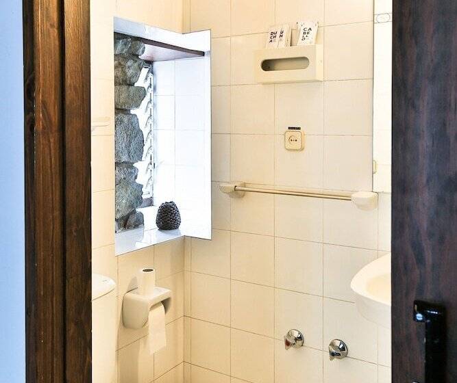 اتاق لوکس, Hostal Cisco De Sans