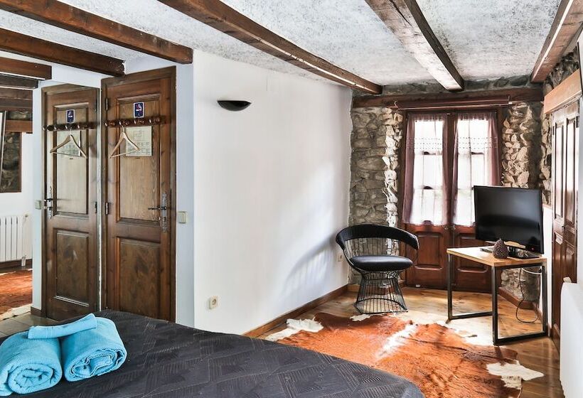 اتاق لوکس, Hostal Cisco De Sans