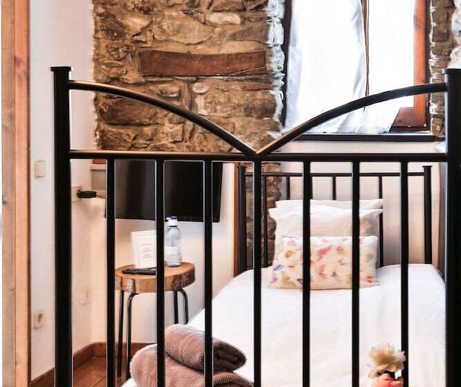 اتاق استاندارد یک نفره, Hostal Cisco De Sans