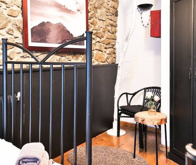 اتاق استاندارد یک نفره, Hostal Cisco De Sans