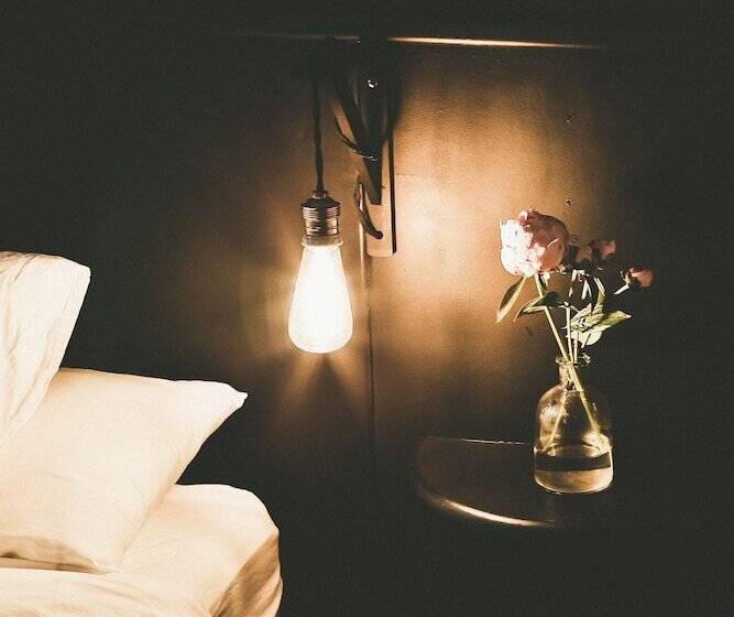 اتاق لوکس, Hostal Cisco De Sans