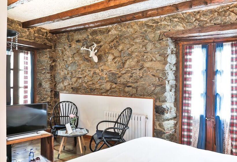 اتاق لوکس, Hostal Cisco De Sans