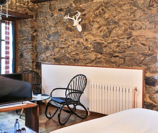 اتاق لوکس, Hostal Cisco De Sans