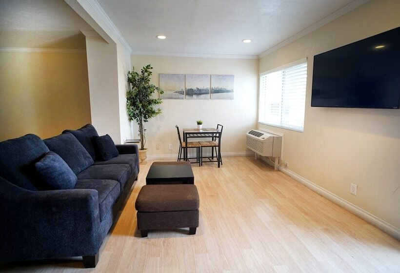 Студия Стандарт, Anaheim Executive Inn & Suites