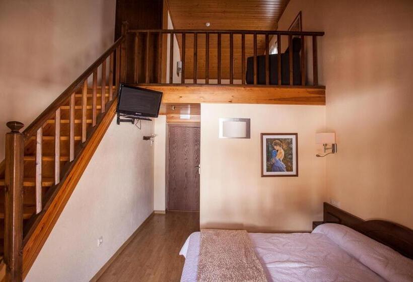 スタンダード4人部屋, Avet