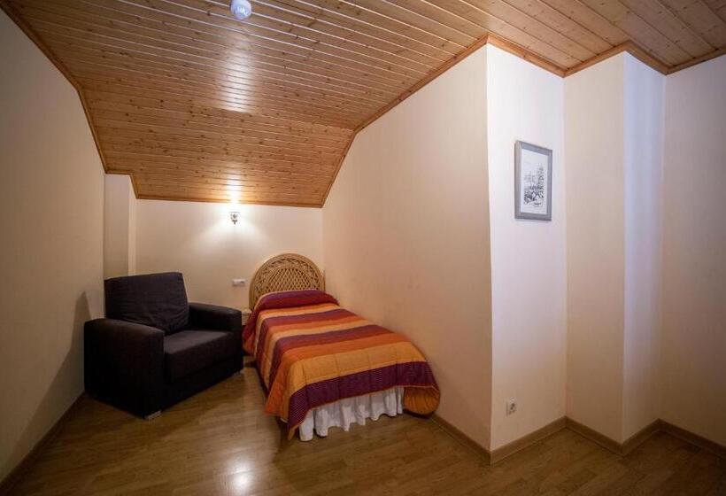 スタンダード4人部屋, Avet