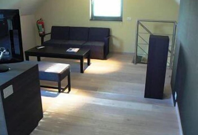 غرفة عائلية, Cleythil