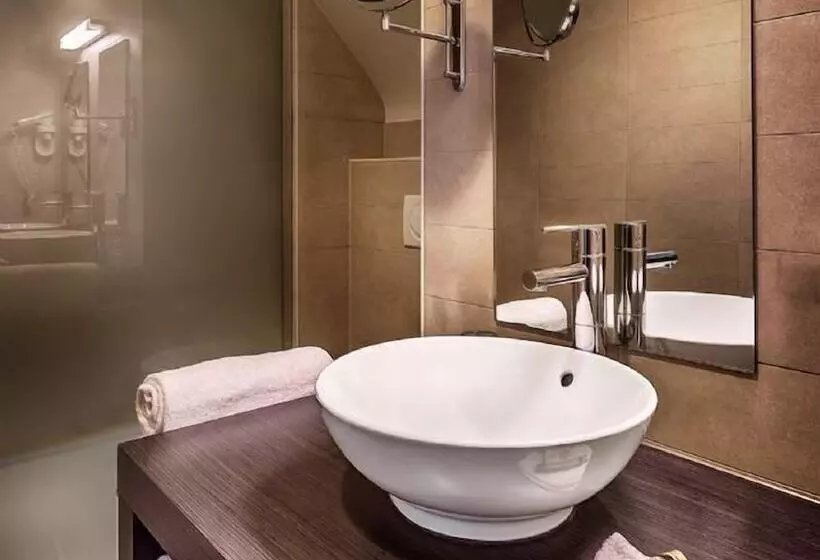 Comfort-huone, Cleythil